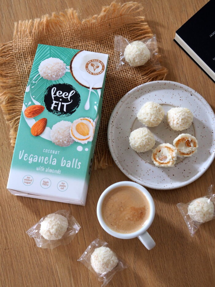 Feel FIT Coconut VEGANELA Balls – 6er-Pack (63 g) – Bild 3